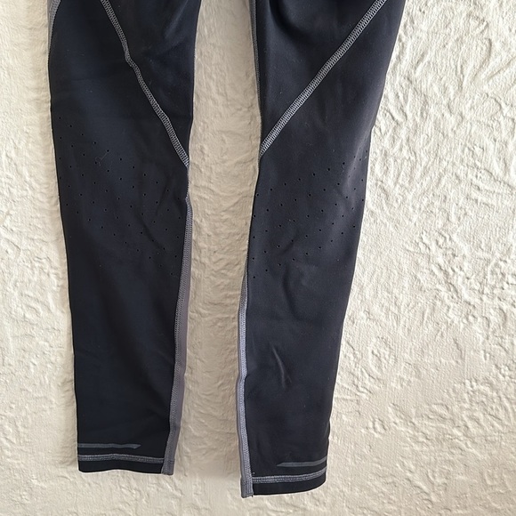 Athleta Stealth TruCool 7/8ths Tight Black Gray Perforated Leggings Small - Picture 7 of 11